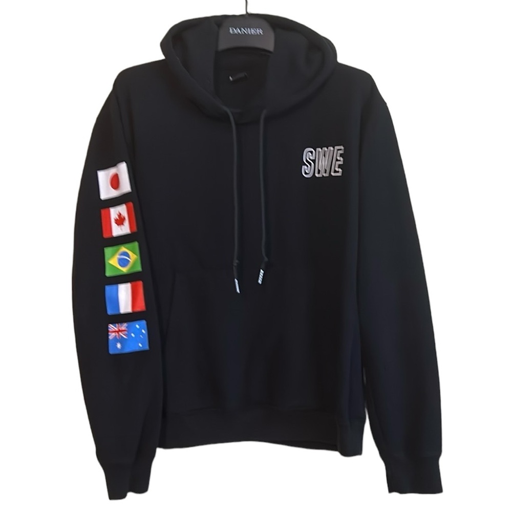 SWE Streetweareazy Hoodie size small black Worldwide‎ Flags